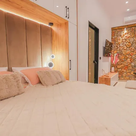 Compass Luxury Villa *