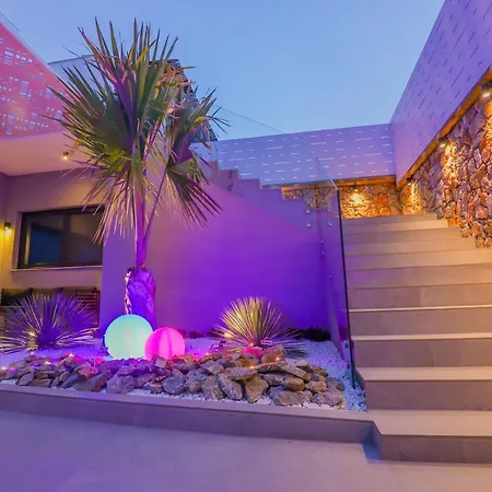 Compass Luxury Villa *