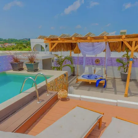 Compass Luxury Villa *