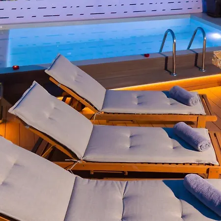 Compass Luxury *