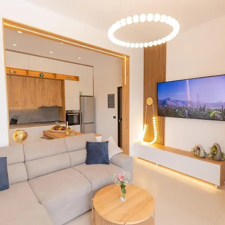 Compass Luxury *