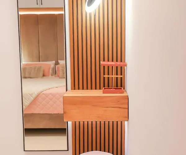 Compass Luxury פליראקי