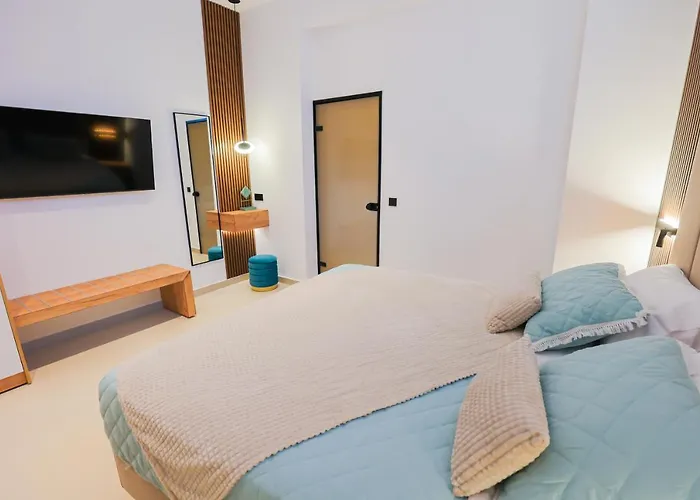 Compass Luxury *