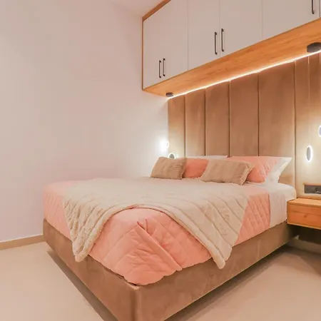 Compass Luxury فيلة