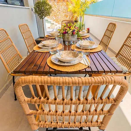 Compass Luxury فاليراكي