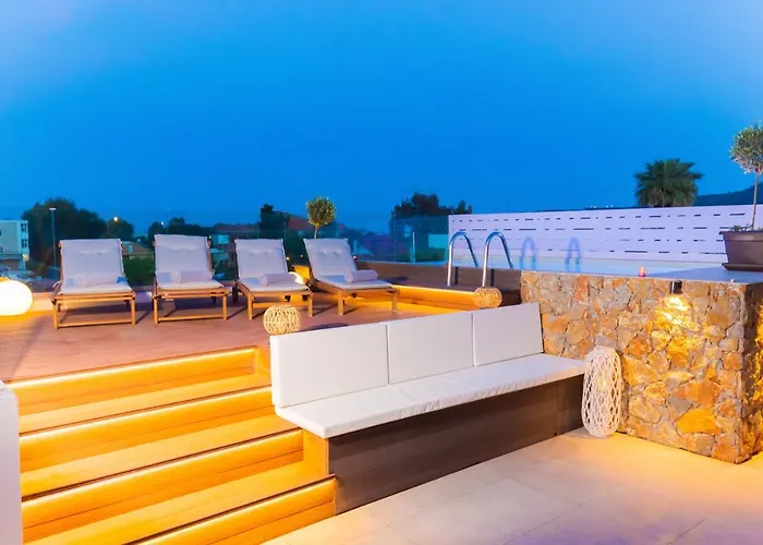 Compass Luxury فاليراكي