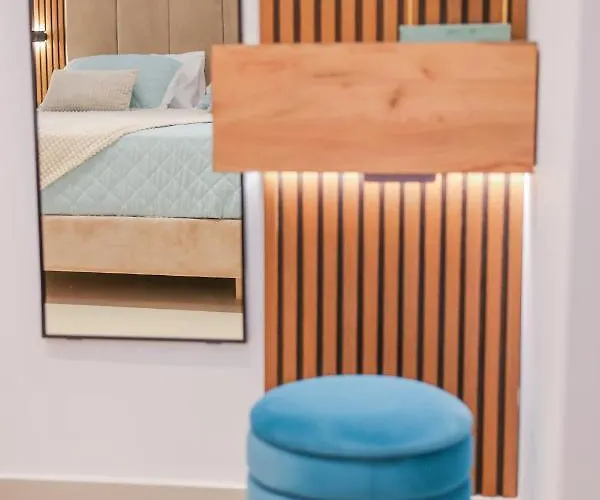 Compass Luxury فاليراكي